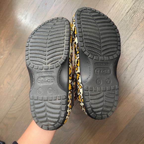 Crocs Disney safari animal print clogs m5 w7 - Picture 2 of 5